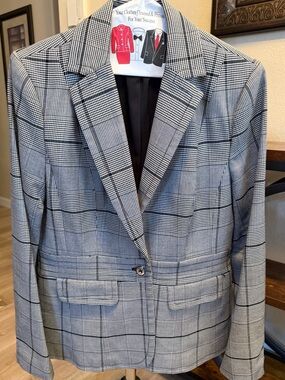 York & Company 7th Avenue Design Studio Women's Blazer - Size 6